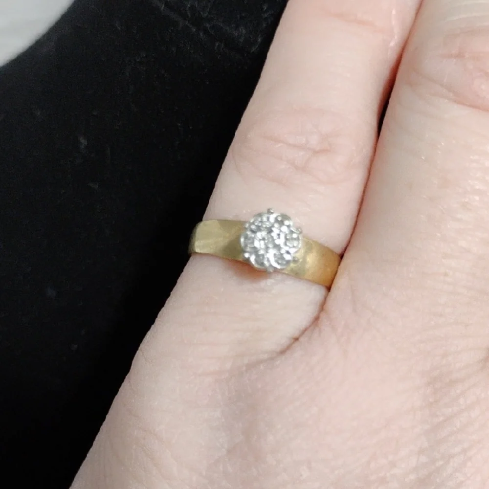 10kt Solid Gold Elegant Diamond Cluster Vintage Ring Size 5 - Picture 7 of 11